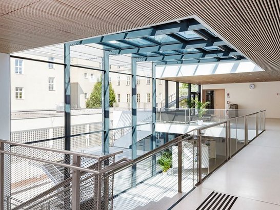 HTL 1 Linz für Bau und Design Schulgang der HTL 1 Linz