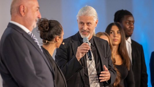 Der Alternativtext wird in Kürze eingefügt