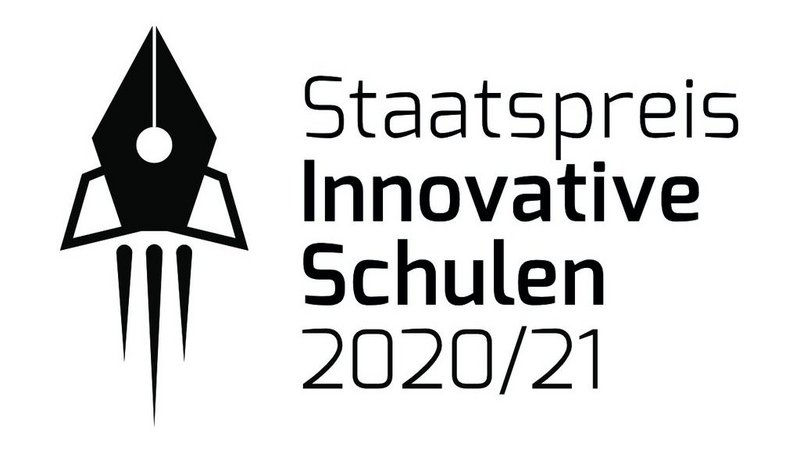 Logo Staatspreis Innovative Schulen 2020/21: eine schwarze Füllfederspitze, die wie eine Rakete nach oben wegfliegt