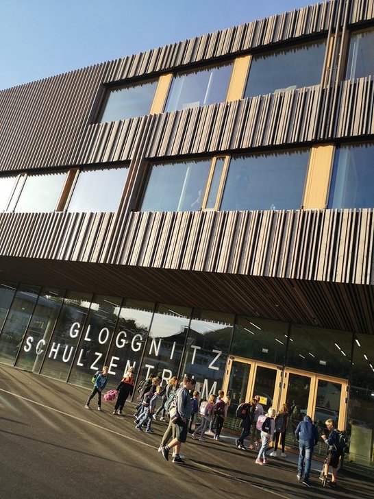 VS Gloggnitz Eingang der VS Gloggnitz